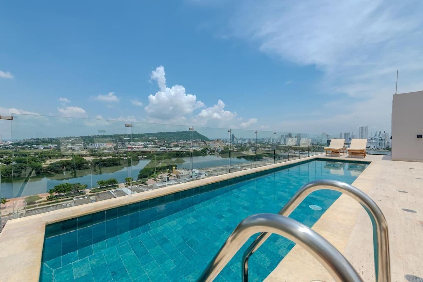 Loft In Downtown - Rooftop Pool Apartment *