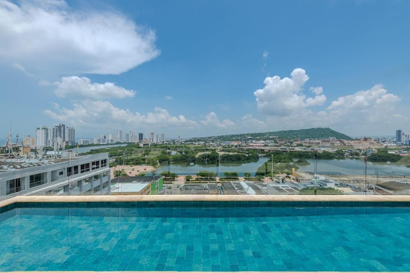 Loft In Downtown - Rooftop Pool Apartment