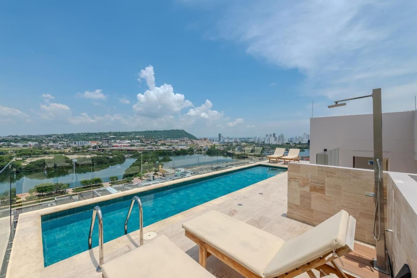 Loft In Downtown - Rooftop Pool Apartment *