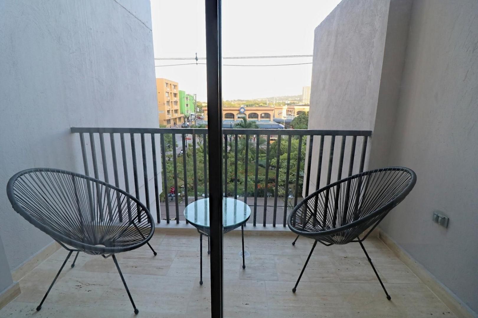 Loft In Downtown - Rooftop Pool Apartment